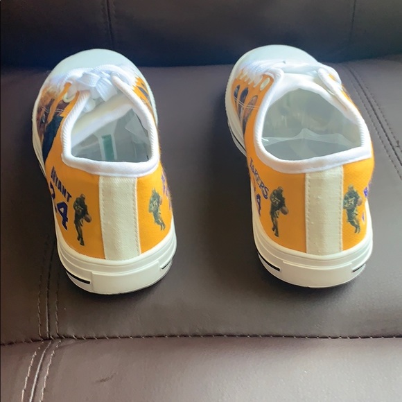 Lakers Legend Chucks - Picture 2 of 6